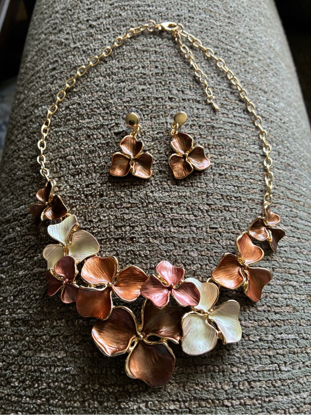 Gold-Tone Floral Statement Necklace & Earrings - Rose, Copper, Cream